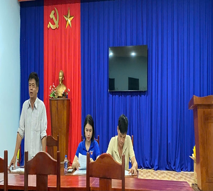 '''''A group of people sitting at a table

Description automatically generated'''''