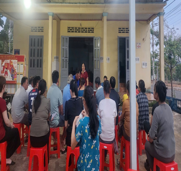 '''''A group of people sitting in chairs

Description automatically generated'''''