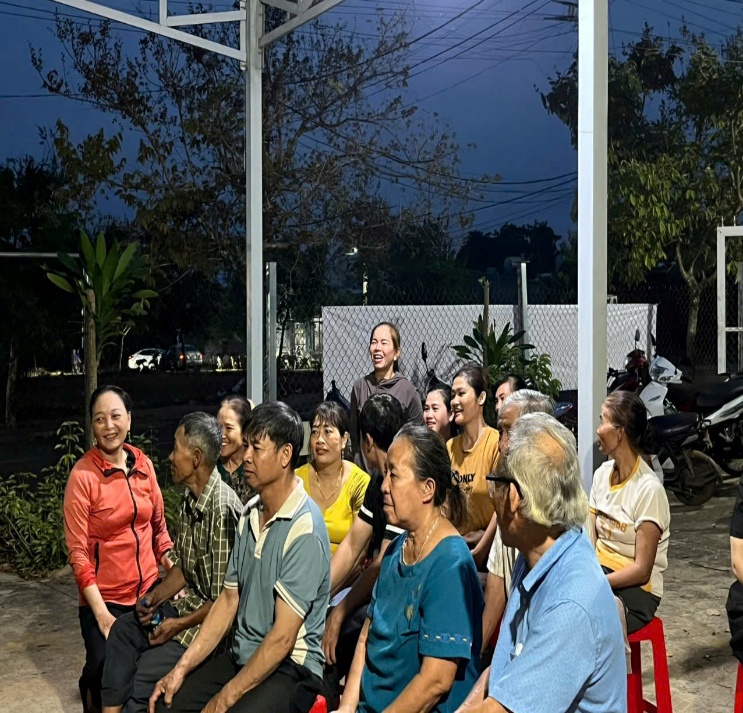 '''''A group of people sitting in chairs

Description automatically generated'''''